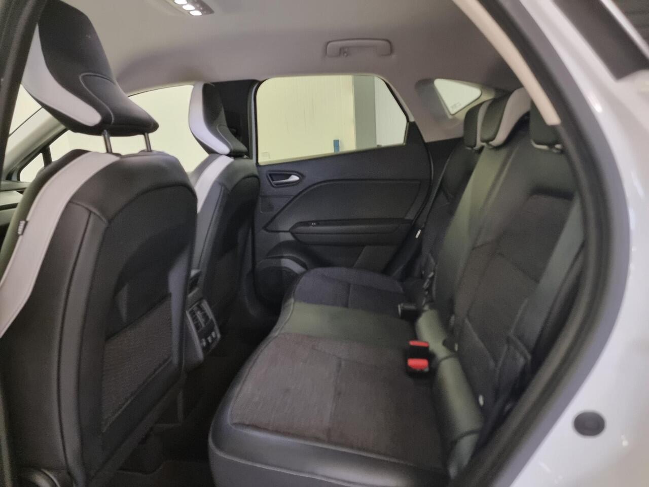 Renault CAPTUR 1.3 TCe 130 Intens | Navigatie | Achteruitrijcamera | Parkeersensoren |