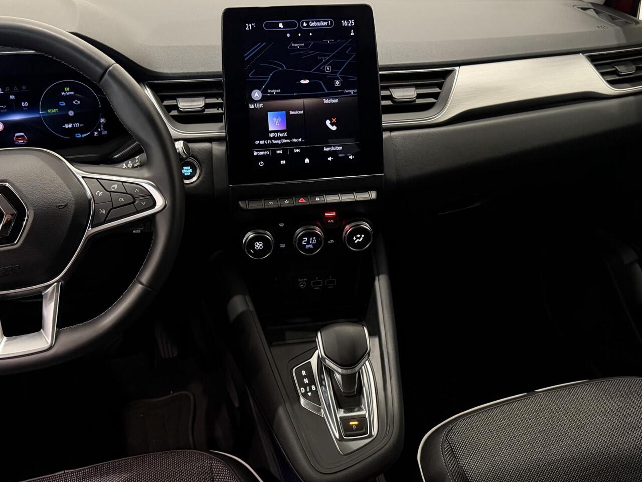 Renault CAPTUR 1.6 E-Tech Plug-in Hybrid 160 Intens | Trekhaak | Navigatie | Climate Control | Cruise Control | Apple Carplay/Android Auto | Parkeersensoren voor, achter en achteruitrijcamera