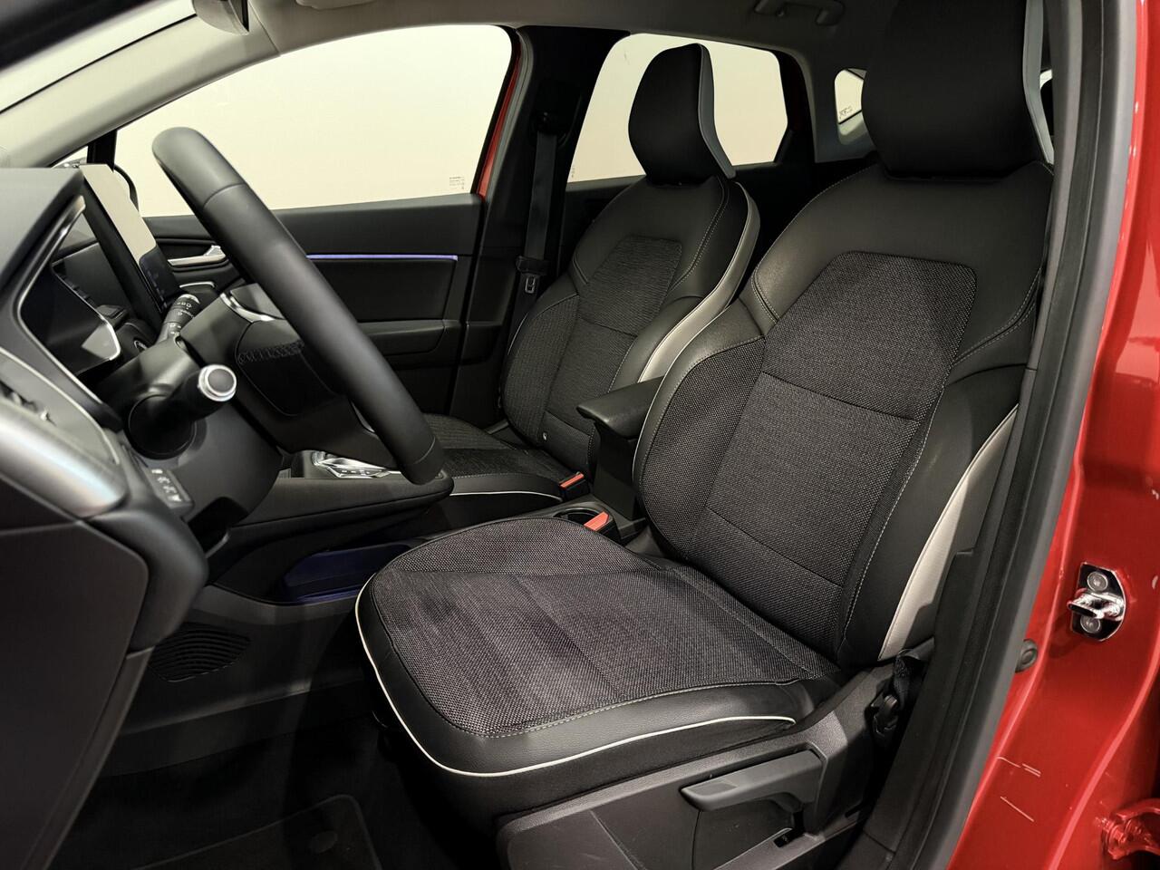 Renault CAPTUR 1.6 E-Tech Plug-in Hybrid 160 Intens | Trekhaak | Navigatie | Climate Control | Cruise Control | Apple Carplay/Android Auto | Parkeersensoren voor, achter en achteruitrijcamera