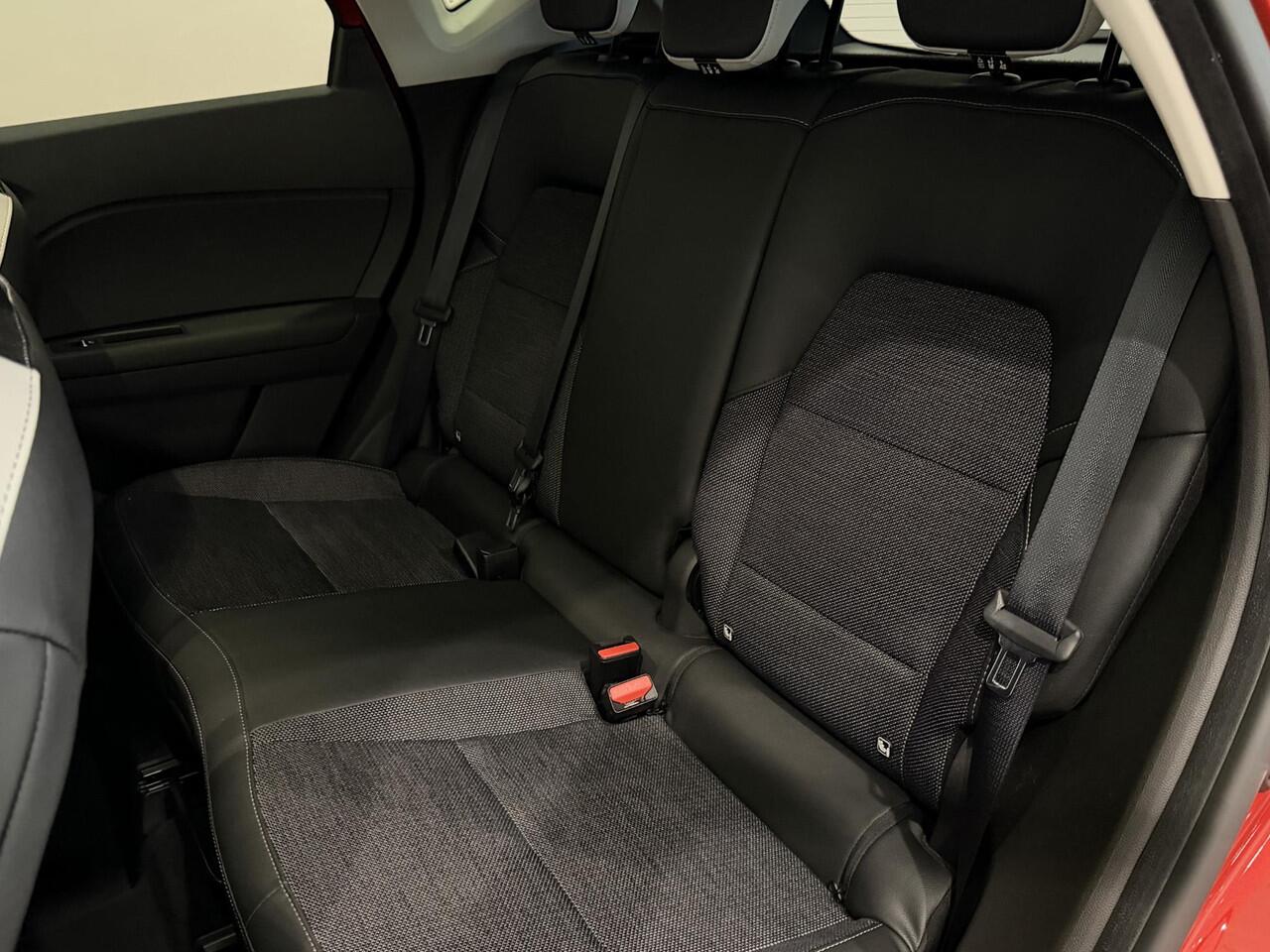 Renault CAPTUR 1.6 E-Tech Plug-in Hybrid 160 Intens | Trekhaak | Navigatie | Climate Control | Cruise Control | Apple Carplay/Android Auto | Parkeersensoren voor, achter en achteruitrijcamera