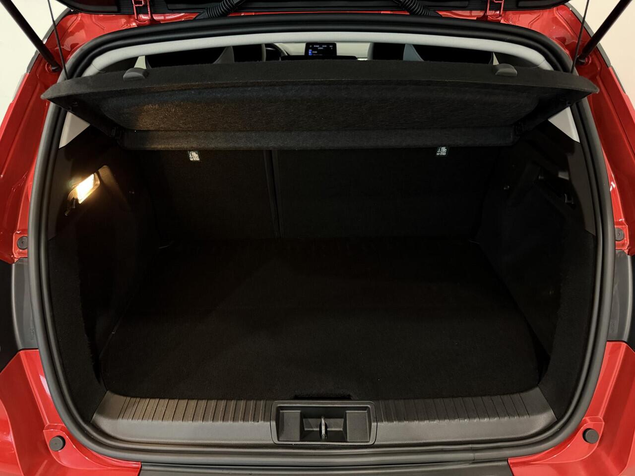 Renault CAPTUR 1.6 E-Tech Plug-in Hybrid 160 Intens | Trekhaak | Navigatie | Climate Control | Cruise Control | Apple Carplay/Android Auto | Parkeersensoren voor, achter en achteruitrijcamera