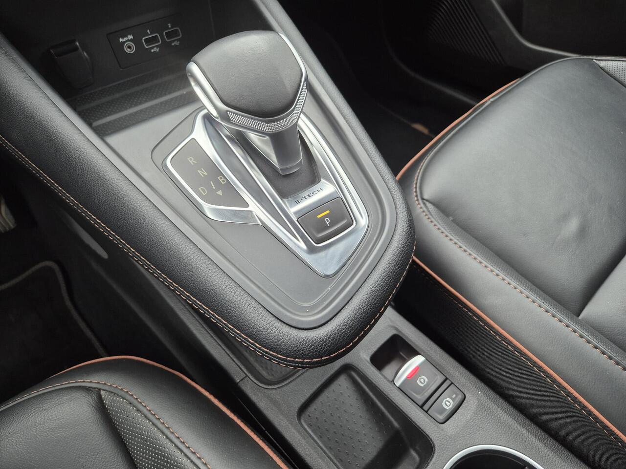 Renault CAPTUR 1.6 E-Tech Plug-in Hybrid 160 Initiale Paris / Automaat / Apple Carplay Android Auto / Stoelverwarming / Bose Audio Systeem / Achteruitrijcamera / Keyless Entry/Start / Cruise control / Climate control / Navigatie /