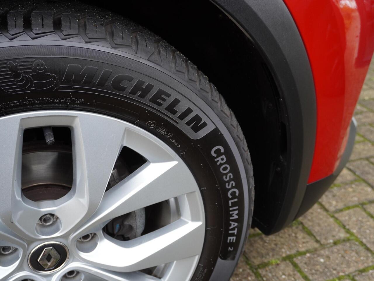 Renault CAPTUR 1.3 TCe 130 Intens AUTOMAAT / 1E EIGENAAR / DEALER ONDERHOUDEN / AFN. TREKHAAK / NAVI / CAMERA / PDC / ADAPT. CRUISE / BLINDSPOT / E-SHIFTER / STUURV. / APPLE CARPLAY / ANDROID AUTO / 17'' ALL-SEASON