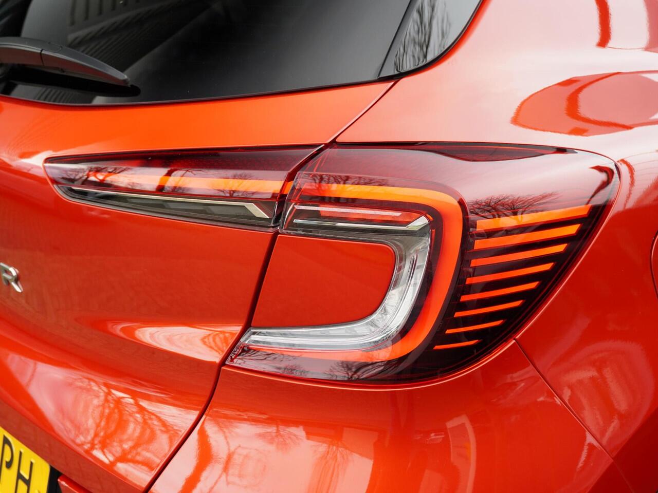 Renault CAPTUR 1.3 TCe 130 Intens AUTOMAAT / 1E EIGENAAR / DEALER ONDERHOUDEN / AFN. TREKHAAK / NAVI / CAMERA / PDC / ADAPT. CRUISE / BLINDSPOT / E-SHIFTER / STUURV. / APPLE CARPLAY / ANDROID AUTO / 17'' ALL-SEASON