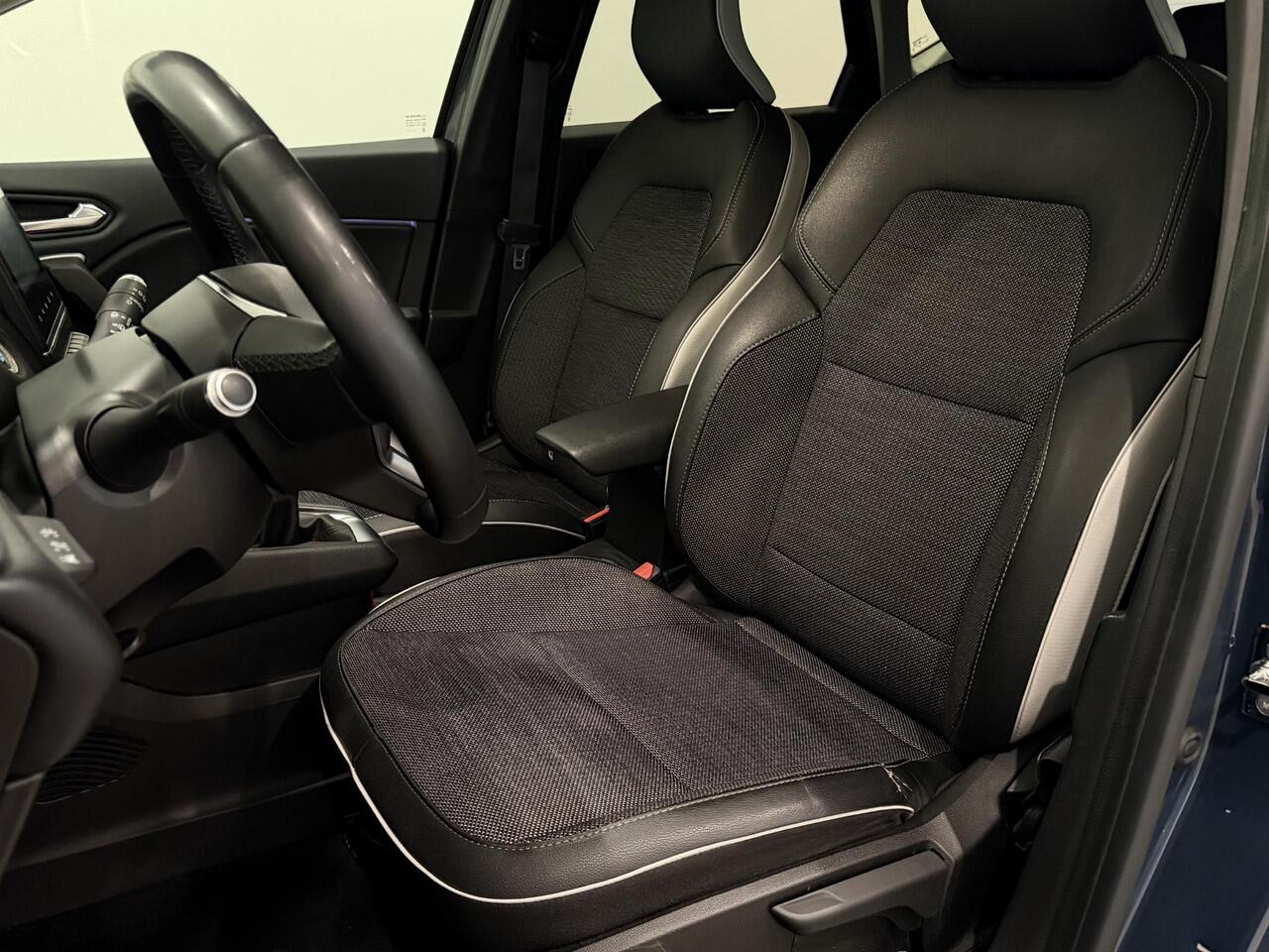 Renault CAPTUR 1.0 TCe 100 Intens | Trekhaak | Climate Control | Cruise Control | Parkeersensoren | Lichtmetalen velgen 17" | Apple Carplay/Android Auto