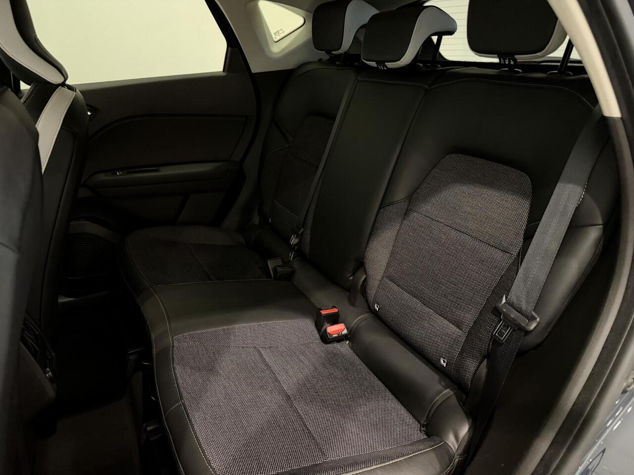 Renault CAPTUR 1.0 TCe 100 Intens | Trekhaak | Climate Control | Cruise Control | Parkeersensoren | Lichtmetalen velgen 17" | Apple Carplay/Android Auto