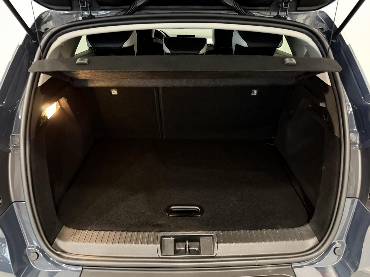 Renault CAPTUR 1.0 TCe 100 Intens | Trekhaak | Climate Control | Cruise Control | Parkeersensoren | Lichtmetalen velgen 17" | Apple Carplay/Android Auto