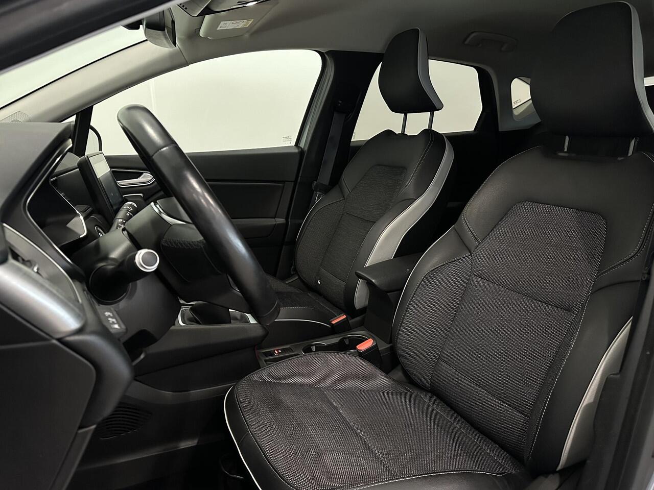 Renault CAPTUR 1.0 TCe 100 Intens | Navigatie | Climate Control | Cruise Control | Parkeersensoren | Lichtmetalen velgen 17" | Apple Carplay/Android Auto