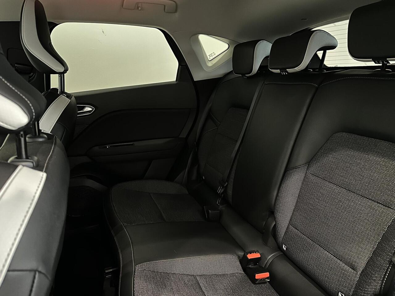 Renault CAPTUR 1.0 TCe 100 Intens | Navigatie | Climate Control | Cruise Control | Parkeersensoren | Lichtmetalen velgen 17" | Apple Carplay/Android Auto