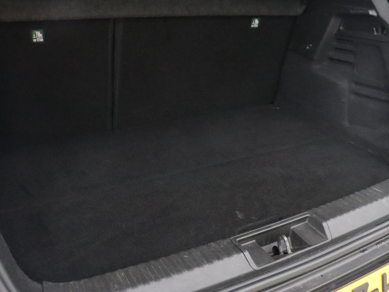 Renault CAPTUR E-TECH Plug-in Hybrid Intens | 360 camera | Carplay | Park Assist | Navigatie | Keyless | Full LED | Climate control | Cruise control | PHEV