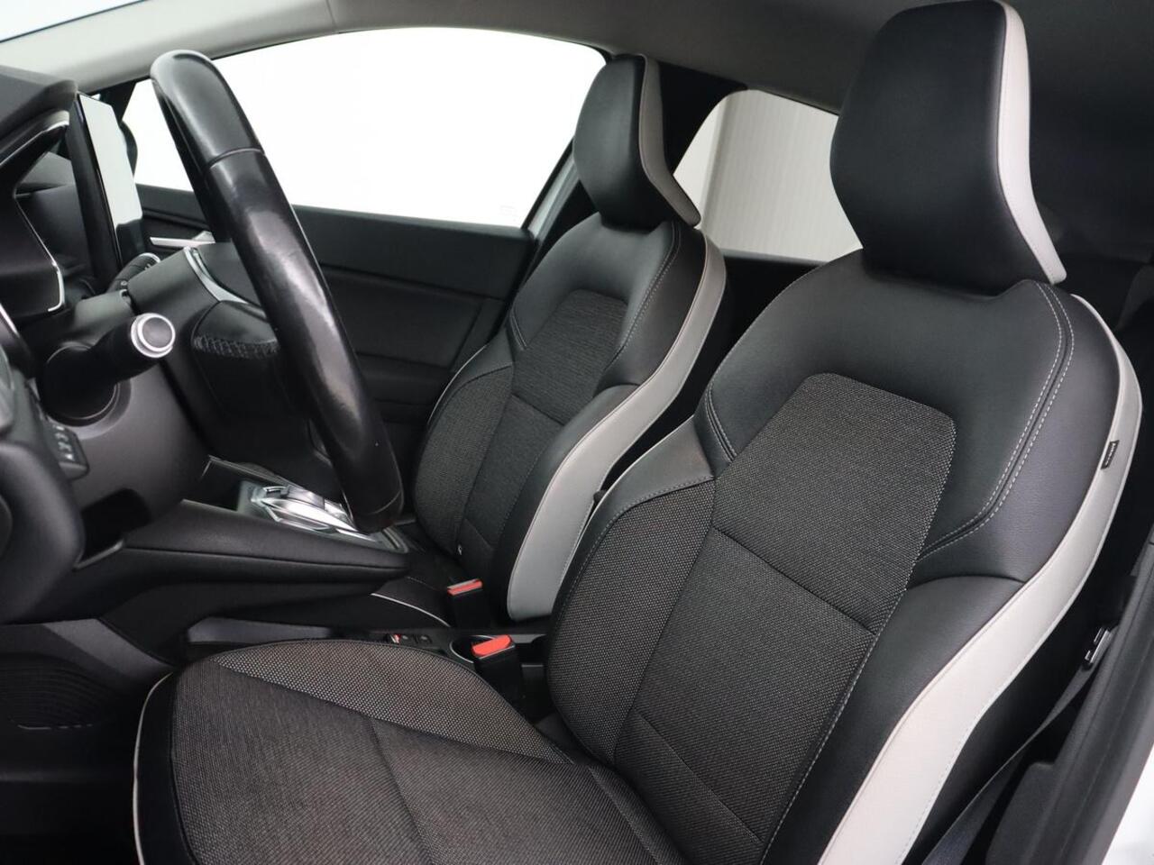 Renault CAPTUR E-TECH Plug-in Hybrid Intens | 360 camera | Carplay | Park Assist | Navigatie | Keyless | Full LED | Climate control | Cruise control | PHEV