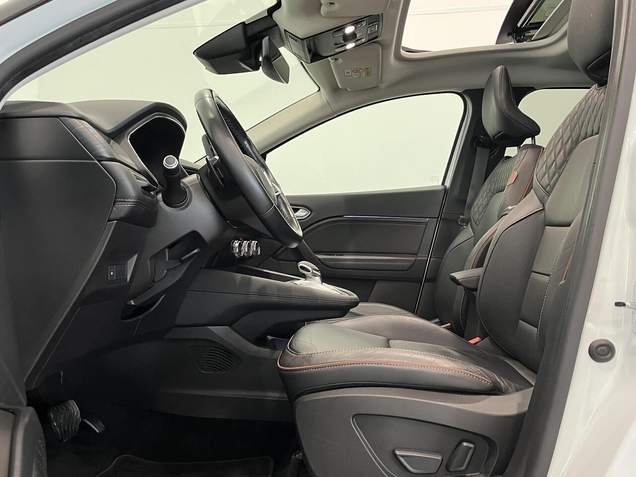 Renault CAPTUR 1.3 TCe 155 EDC Initiale Paris | Trekhaak | Panoramadak | Leder | Navigatie 9,3" | Climate Control | Cruise Control | Lichtmetalen velgen 18" | Apple Carplay/Android Auto