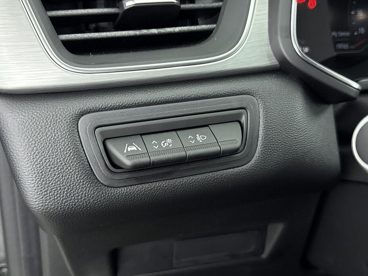 Renault CAPTUR 1.0 TCe Intens 100PK | Parkeersensoren | Climate Control | Lichtmetalen Velgen | Cruise Control | Apple CarPlay & Android Auto