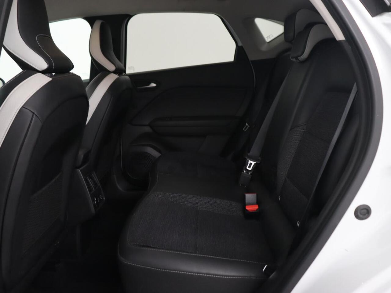 Renault CAPTUR 1.0 TCe Edition One | Trekhaak | 360 Camera | Carplay | Keyless | Navigatie | Half leder | Park Assist | Climate control | Dodehoek detectie | Cruise control | Bluetooth