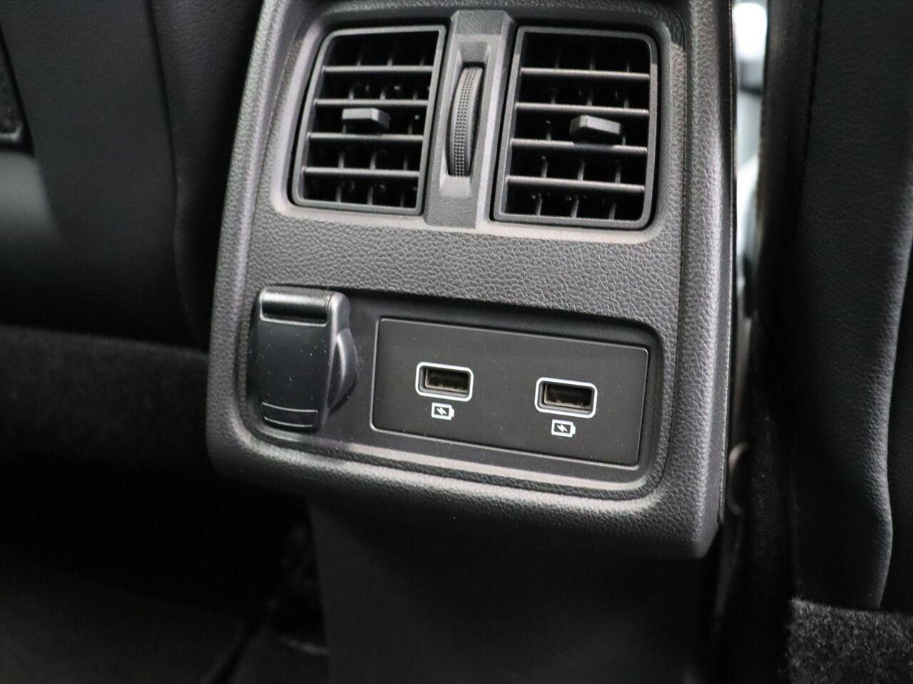 Renault CAPTUR TCe 130pk Intens | Climate control | Achteruitrijcamera | Adaptieve cruise control | Stuur verwarming | Dodehoek detectie |