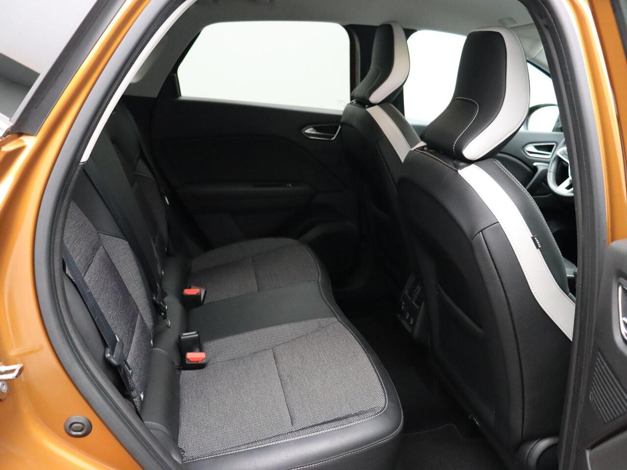 Renault CAPTUR TCe 130pk Intens | Climate control | Achteruitrijcamera | Adaptieve cruise control | Stuur verwarming | Dodehoek detectie |