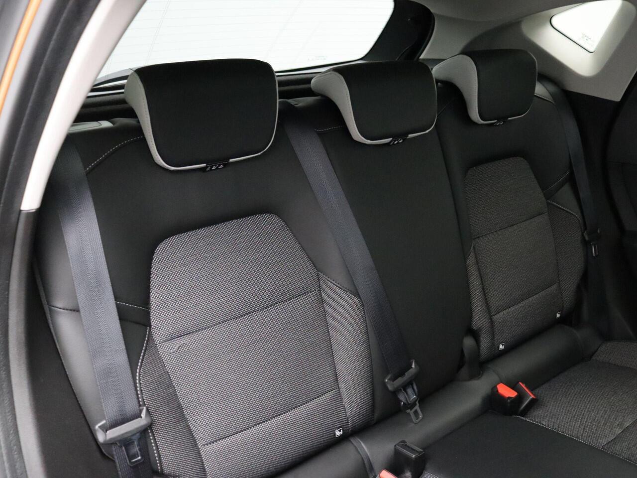 Renault CAPTUR TCe 130pk Intens | Climate control | Achteruitrijcamera | Adaptieve cruise control | Stuur verwarming | Dodehoek detectie |