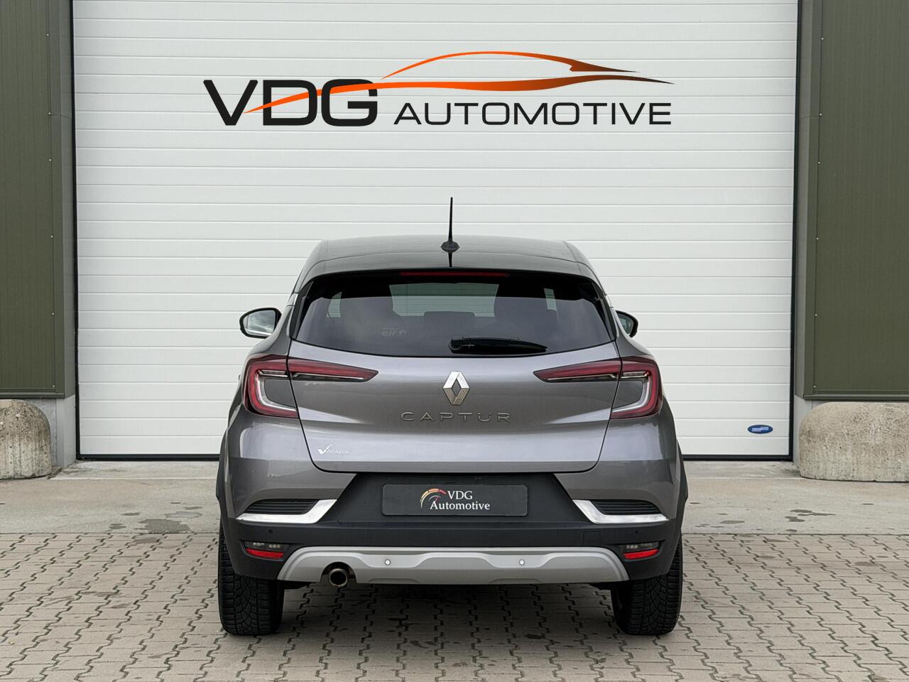 Renault CAPTUR 1.0 TCe 100 Intens / Clima / Navi / 17" LM velgen / Sensoren V+A / Keyless / Getinte ramen achter