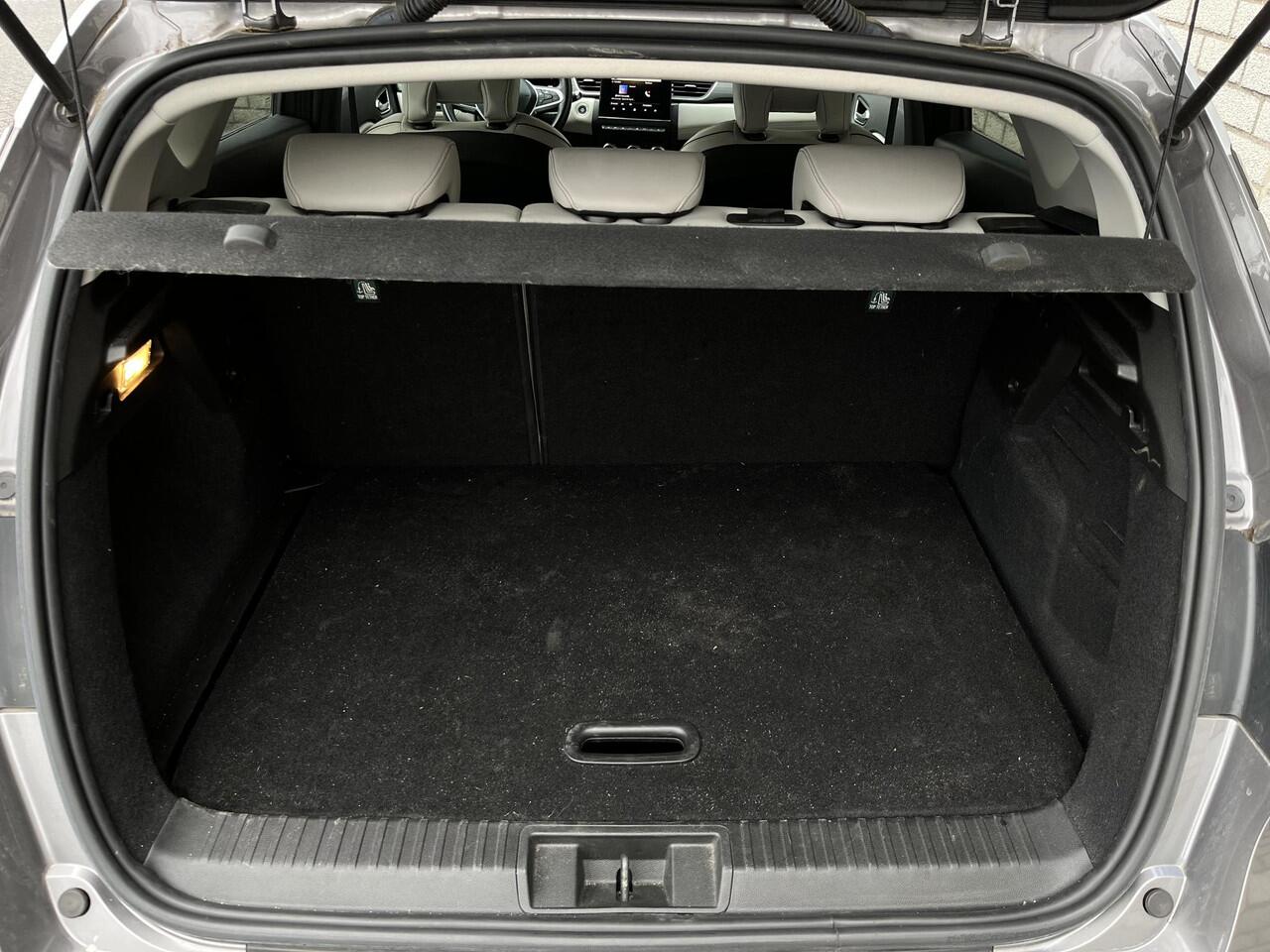 Renault CAPTUR 1.3 TCe EDC 130 Initiale Paris | Lederen bekleding | All-Season banden | Adaptive Cruise Control | 360° Camera