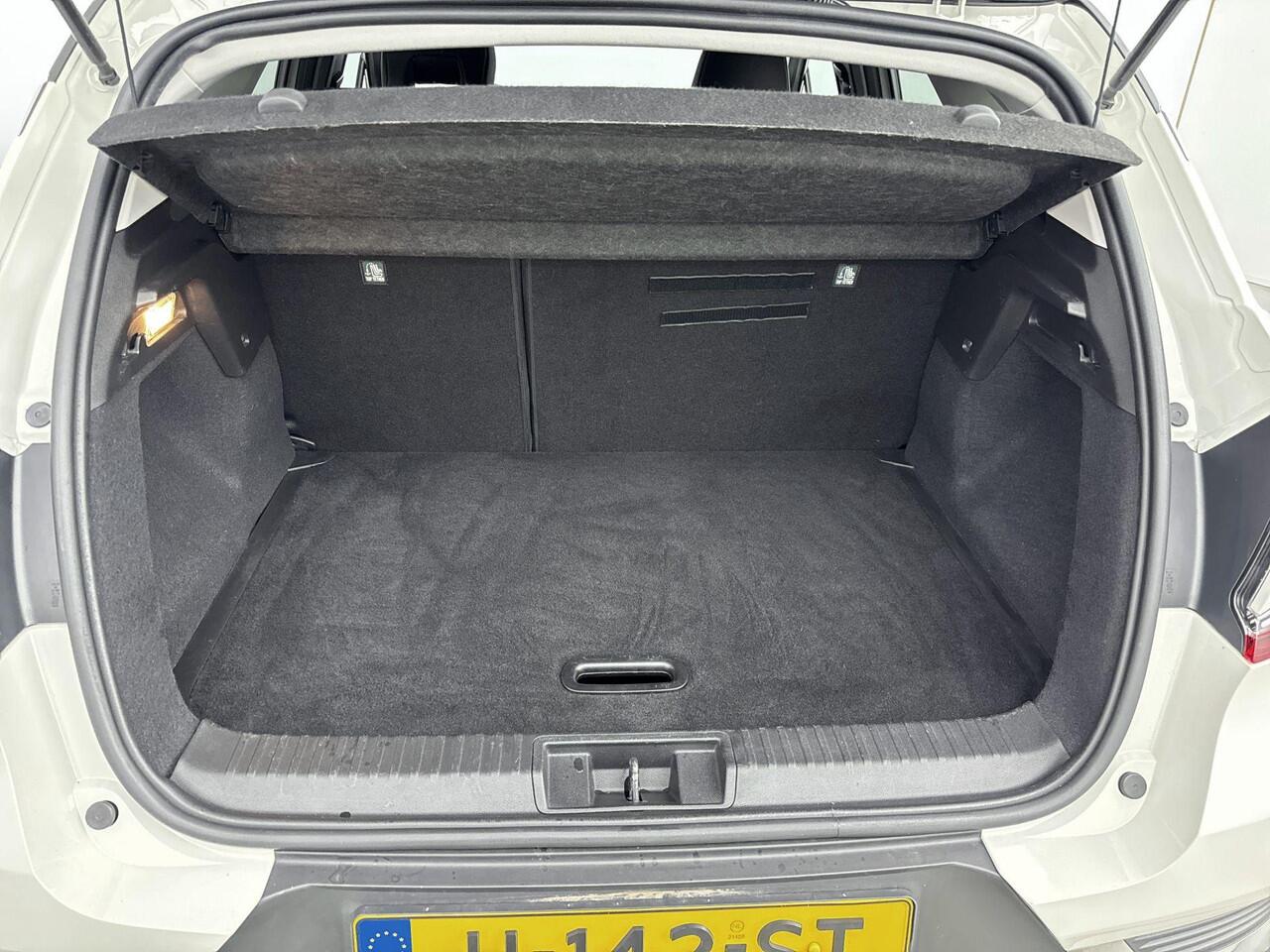 Renault CAPTUR 1.3 TCe Intens 130PK | Trekhaak | Navigatie | Achteruitrijcamera | Lederen Bekleding | Apple CarPlay & Android Auto