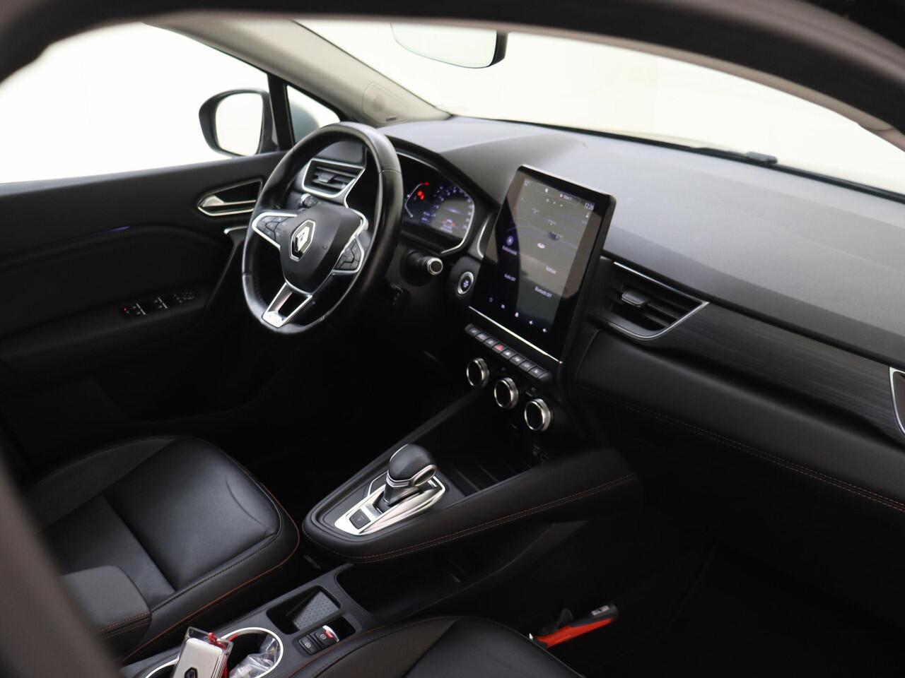 Renault CAPTUR 1.3 TCe 130PK Initiale Paris | Trekhaak | Lederen Bekleding | Stoel- & Stuurwielverwarming | BOSE Premium Sound | 360-graden Camera | Adaptieve Cruise Control incl. Stuurhulp | 9,3" Full-Map Navigatie | Apple Carplay & Android Auto