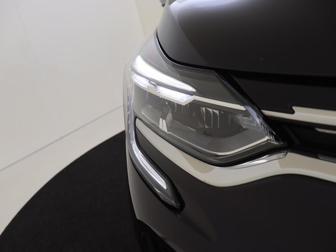 Renault CAPTUR 1.3 TCe 130PK Initiale Paris | Trekhaak | Lederen Bekleding | Stoel- & Stuurwielverwarming | BOSE Premium Sound | 360-graden Camera | Adaptieve Cruise Control incl. Stuurhulp | 9,3" Full-Map Navigatie | Apple Carplay & Android Auto