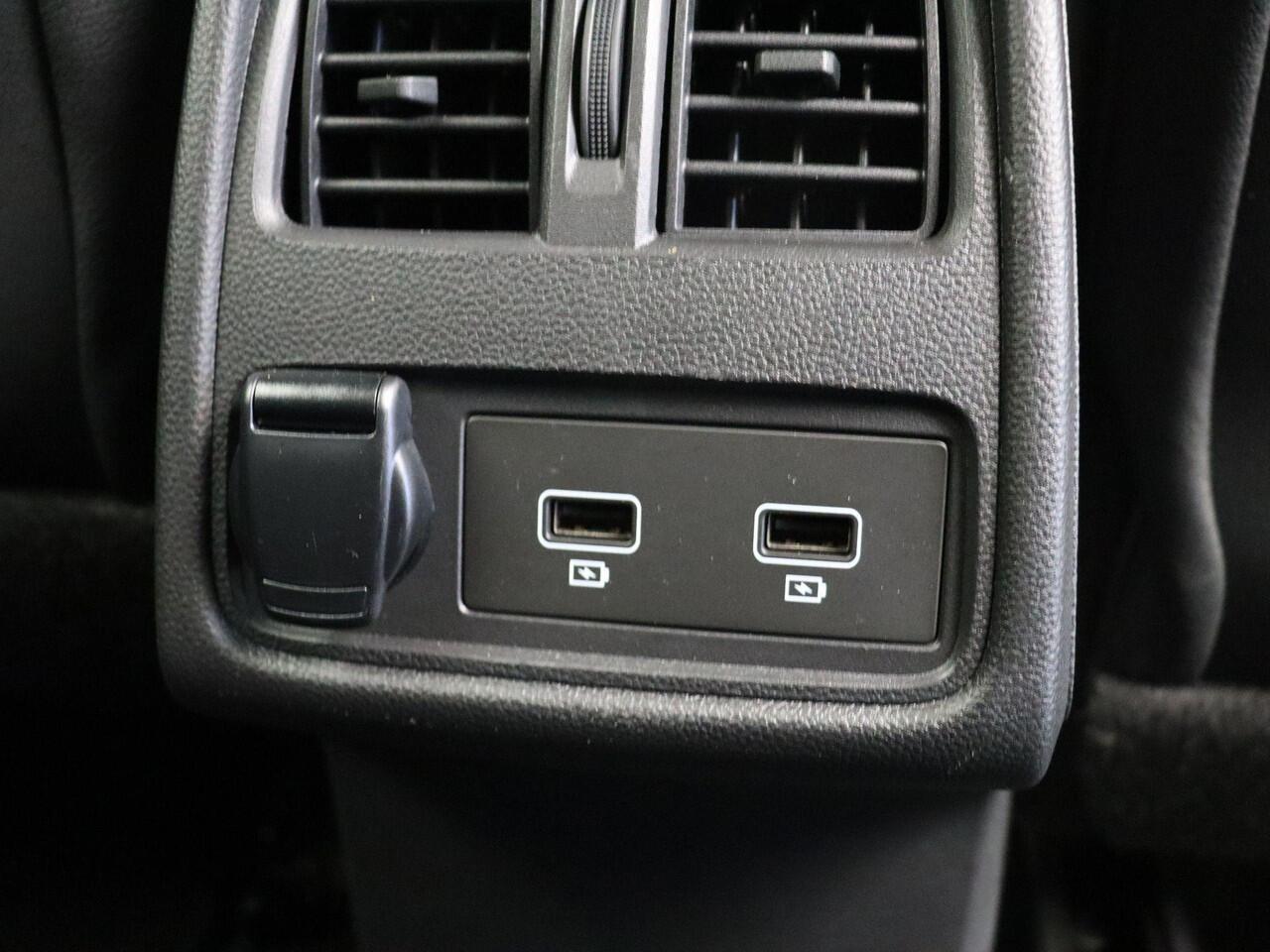 Renault CAPTUR 1.0 TCe 100 Bi-Fuel Intens | Trekhaak | ABD Dealeronderhouden | Navigatie | Achteruitrijcamera |