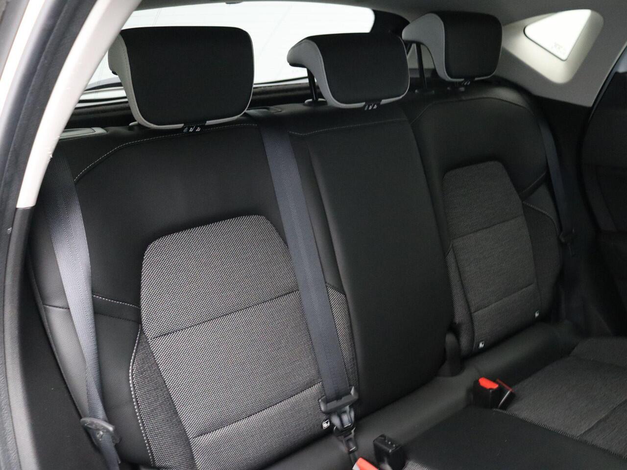 Renault CAPTUR 1.0 TCe 100 Bi-Fuel Intens | Trekhaak | ABD Dealeronderhouden | Navigatie | Achteruitrijcamera |