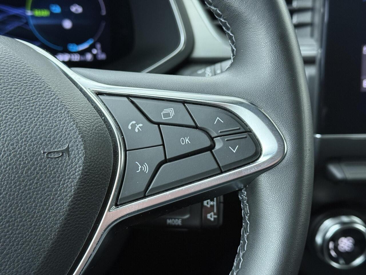 Renault CAPTUR 1.6 E-Tech Plug-in Hybrid 160 Intens | 160 PK | SoH 82% | Automaat | Climate control | Achteruitrijcamera | Cruise control | LED verlichting |