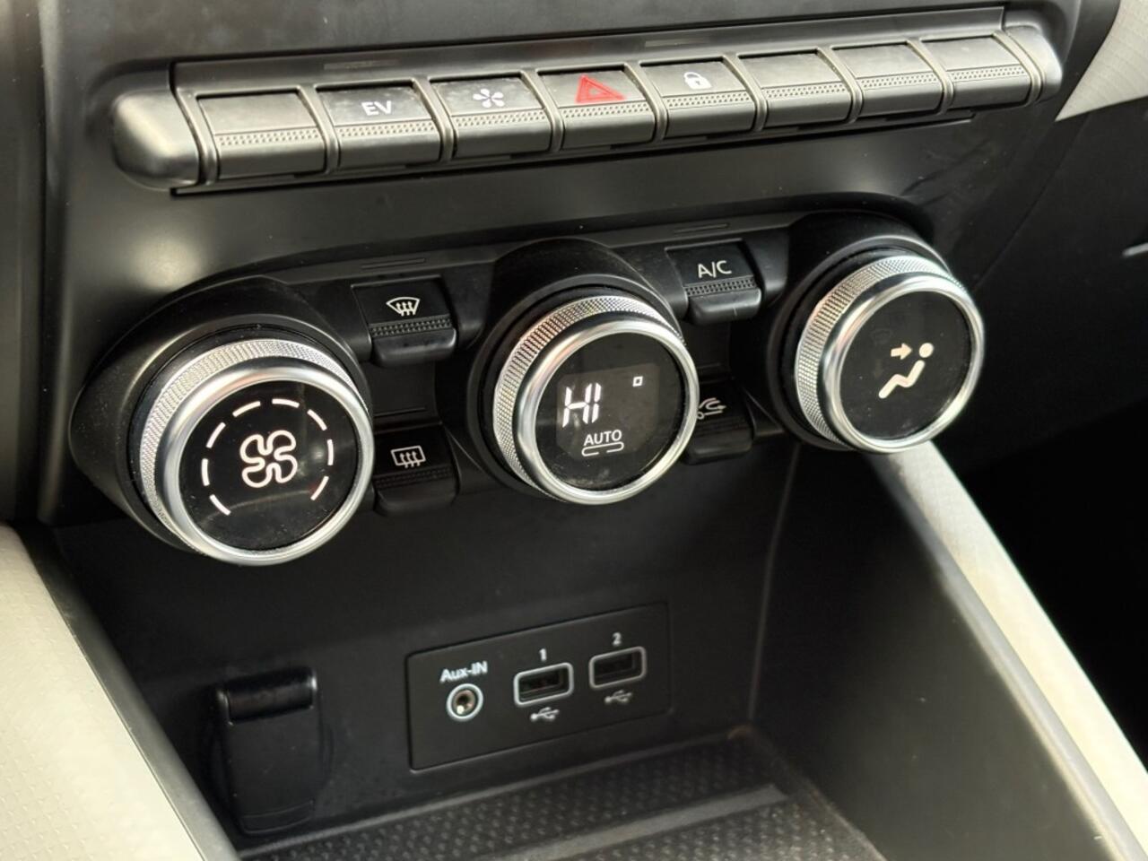 Renault CAPTUR 1.6 E-TECH Plug-in-Hybrid AUT. LED HALF-LEER NAVI CAMERA CARPLAY AIRCO LMV PDC