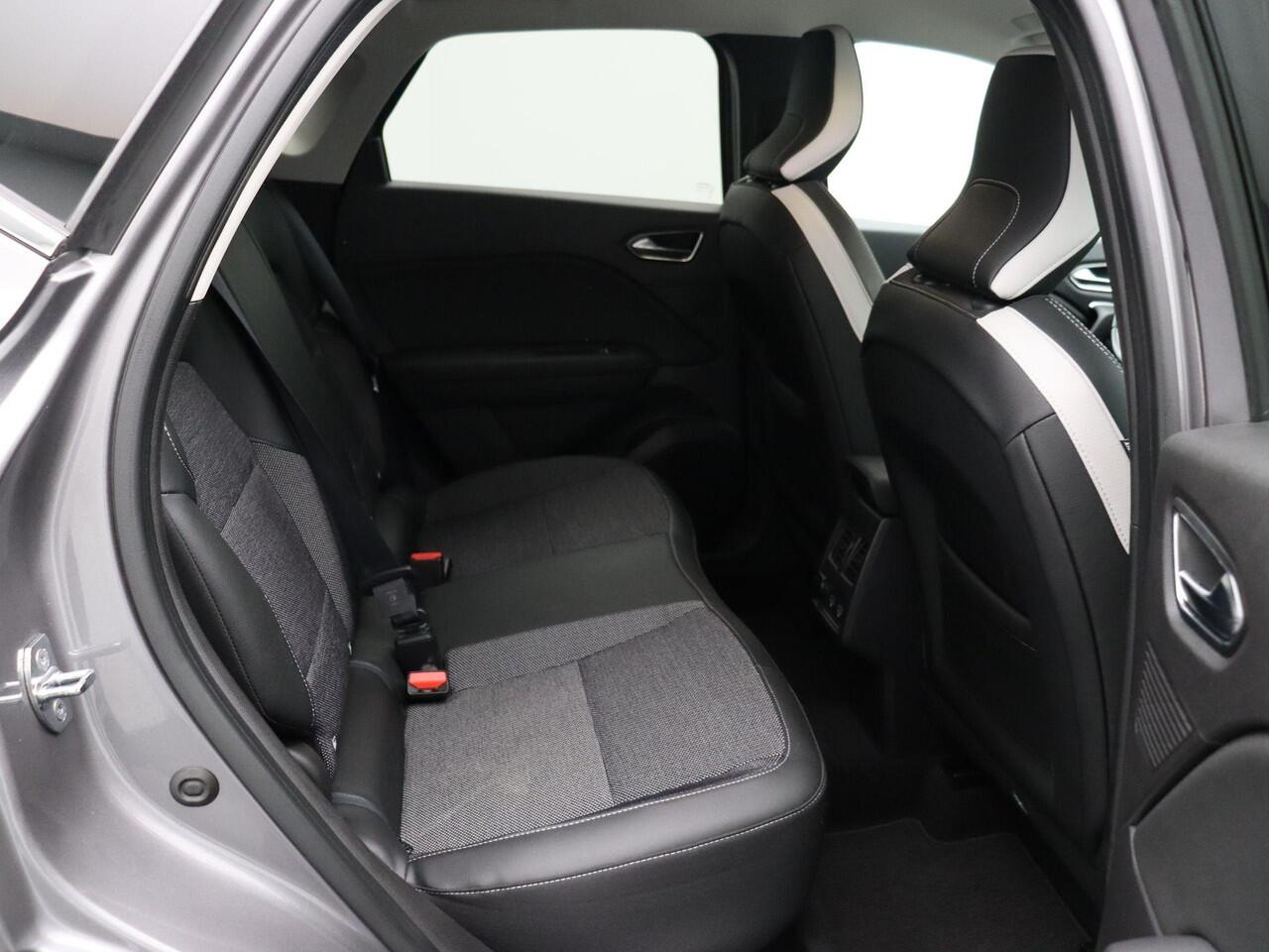 Renault CAPTUR TCe 100pk Intens | Parkeersensoren voor en achter | Elektronische klimaatregeling | Cruise control | Lichtmetalen velgen | Navigatie |