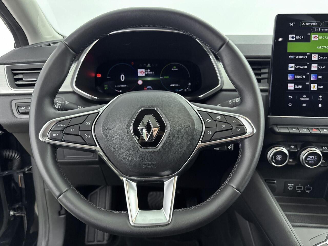 Renault CAPTUR 1.6 E-Tech Plug-in Hybrid 160Pk Intens | Navigatie | Apple & Android Carplay | Parkeersensoren Voor & Achter | Achteruitrijcamera | Climate Control | Trekhaak | Cruise Control & Snelheidsbegrenzer | Keyless Entry |