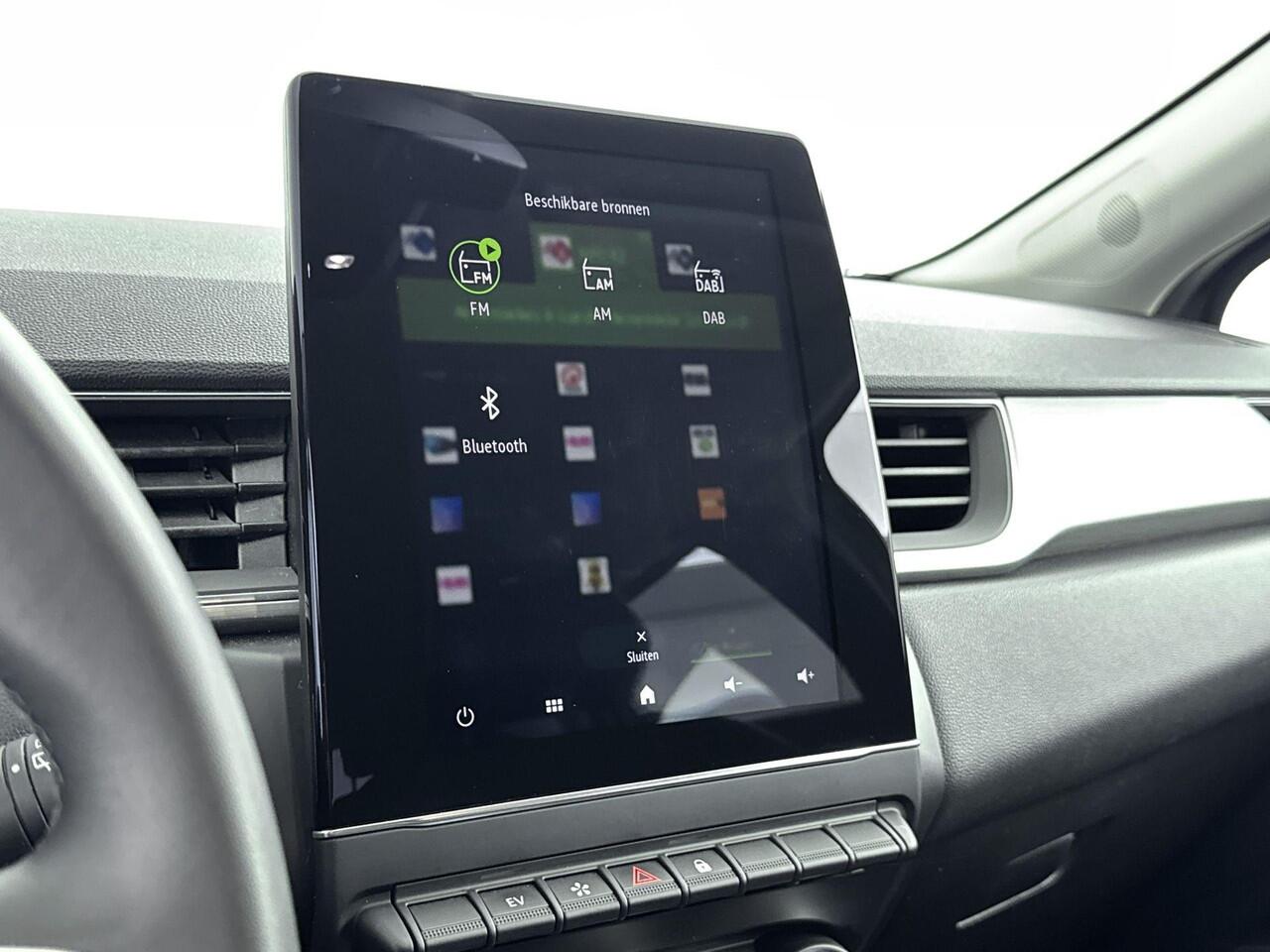 Renault CAPTUR 1.6 E-Tech Plug-in Hybrid 160Pk Intens | Navigatie | Apple & Android Carplay | Parkeersensoren Voor & Achter | Achteruitrijcamera | Climate Control | Trekhaak | Cruise Control & Snelheidsbegrenzer | Keyless Entry |