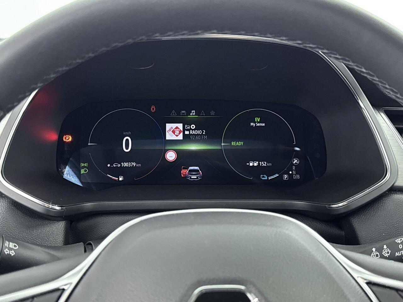 Renault CAPTUR 1.6 E-Tech Plug-in Hybrid 160Pk Intens | Navigatie | Apple & Android Carplay | Parkeersensoren Voor & Achter | Achteruitrijcamera | Climate Control | Trekhaak | Cruise Control & Snelheidsbegrenzer | Keyless Entry |