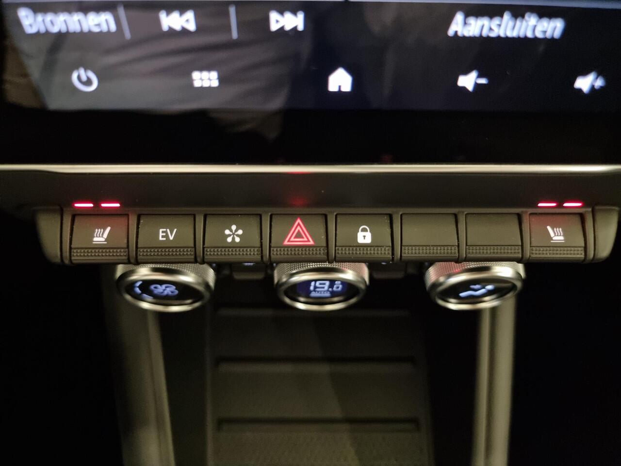 Renault CAPTUR 1.6 E-Tech Plug-in Hybrid 160 Intens | Stoelverwarming | BOSE Audio | Achteruitrijcamera |