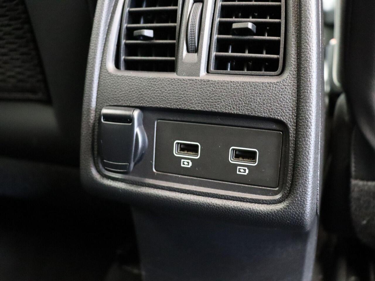 Renault CAPTUR TCe 100pk Intens | Climate Control | Keyless entry en start | Parkeersensoren achter | Lichtmetalen velgen | Apple Carplay & Android Auto |