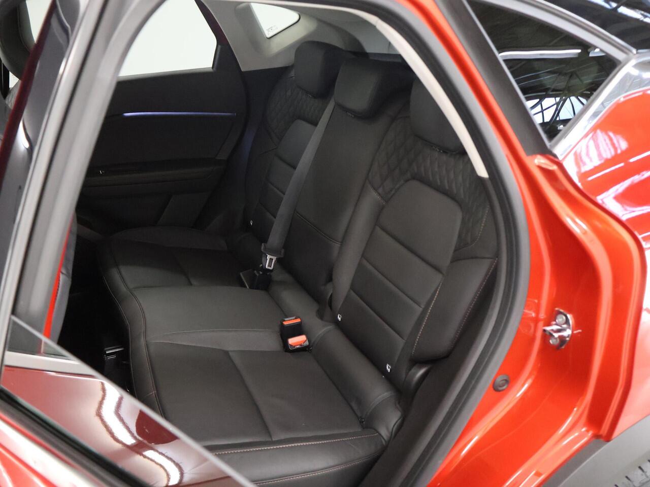 Renault CAPTUR 1.3 TCe 155 Initiale Paris | Panoramadak | Lederen Interieur | Navigatie | 360° Camera | DAB | Apple Carplay/Android Auto | Stoelverwarming | Cruise Control Adaptief | Bose Audio | Keyless Entry/Go |
