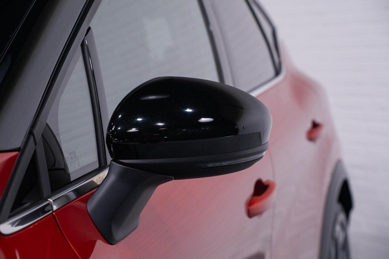 Renault CAPTUR 1.3 TCe 140 pk Intens Automaat Navi, Camera Dak Zwart, Chrome Dakrails, 18" LMV, PDC V+A