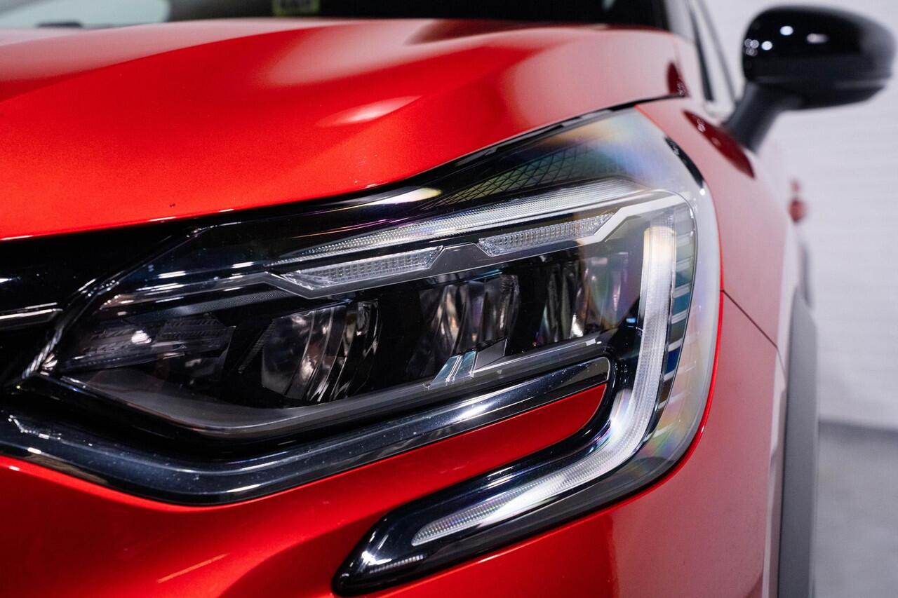 Renault CAPTUR 1.3 TCe 140 pk Intens Automaat Navi, Camera Dak Zwart, Chrome Dakrails, 18" LMV, PDC V+A