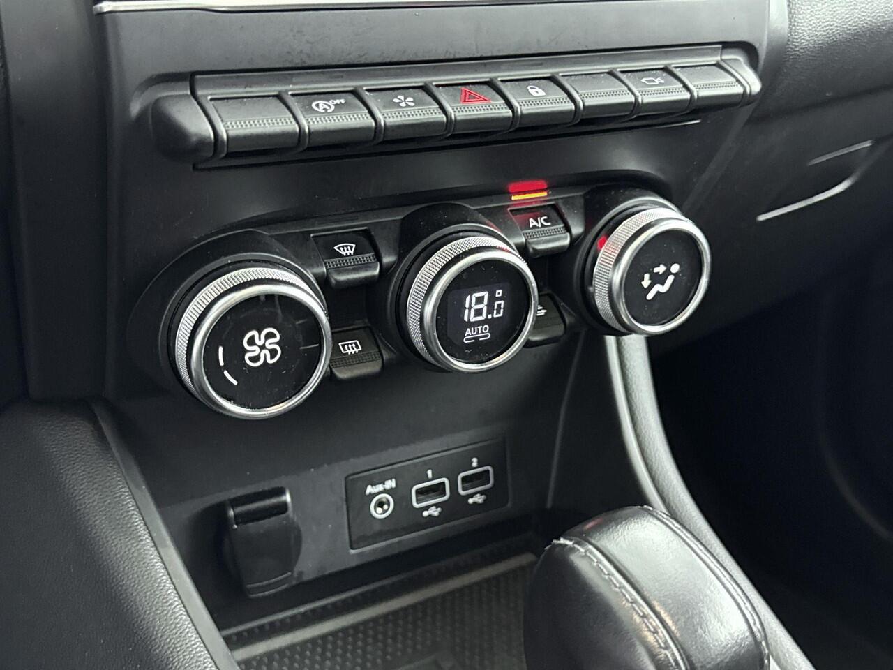 Renault CAPTUR 1.3 TCe 140Pk Intens | Navigatie | All Season Banden | Cruise & Climate Control | Panorama Schuif/Kantel Dak | Achteruitrij Camera & Parkeersensoren | Half Lederen Bekleding | Apple & Android Carplay