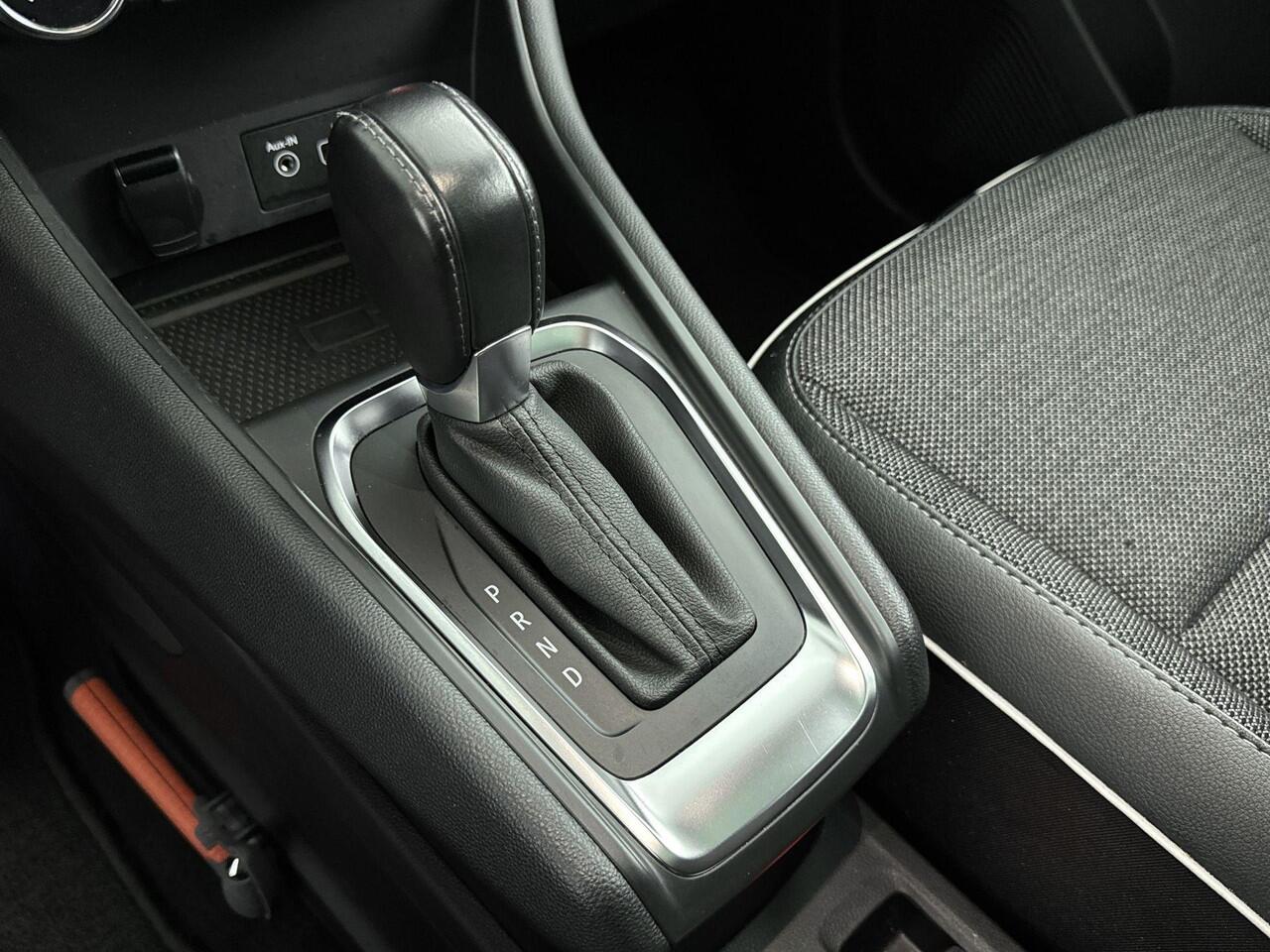 Renault CAPTUR 1.3 TCe 140Pk Intens | Navigatie | All Season Banden | Cruise & Climate Control | Panorama Schuif/Kantel Dak | Achteruitrij Camera & Parkeersensoren | Half Lederen Bekleding | Apple & Android Carplay