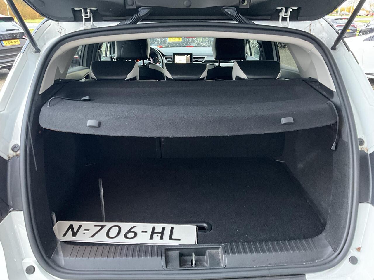 Renault CAPTUR 1.3 TCe 140 Intens Camera | Trekhaak