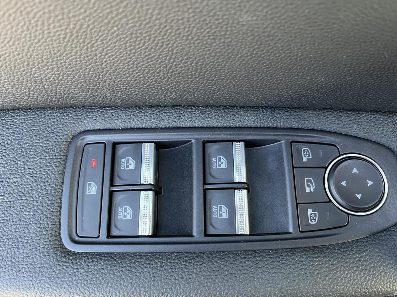 Renault CAPTUR TCe 90 Intens | APPLECARPLAY EN ANDROID AUTO | NAVI | SENSOREN V+A | CAMERA | 18 INCH VELGEN | LED LAMPEN | DEALER ONDERHOUDEN | CLIMATE EN CRUISE CONTROL |