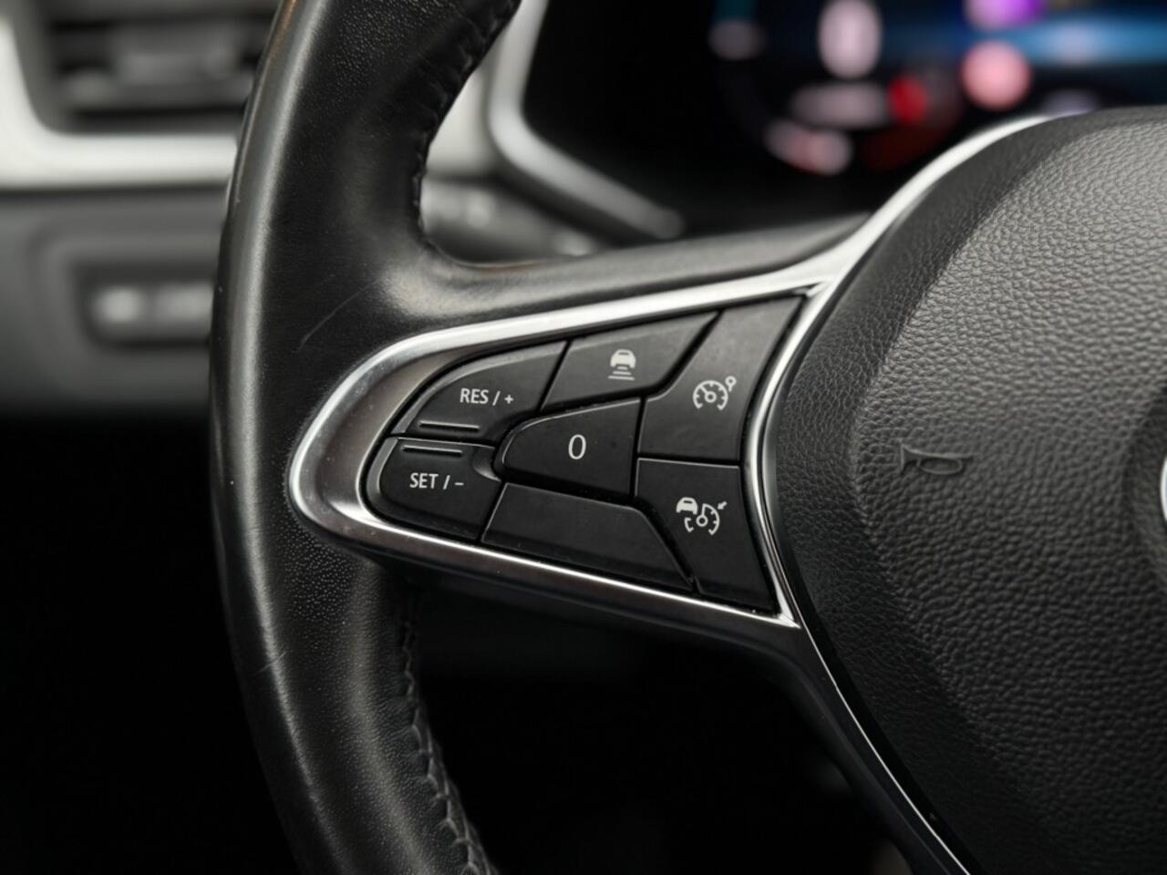 Renault CAPTUR 1.6 E-Tech Plug In - Intens - Navi - Adaptive cruise - camera