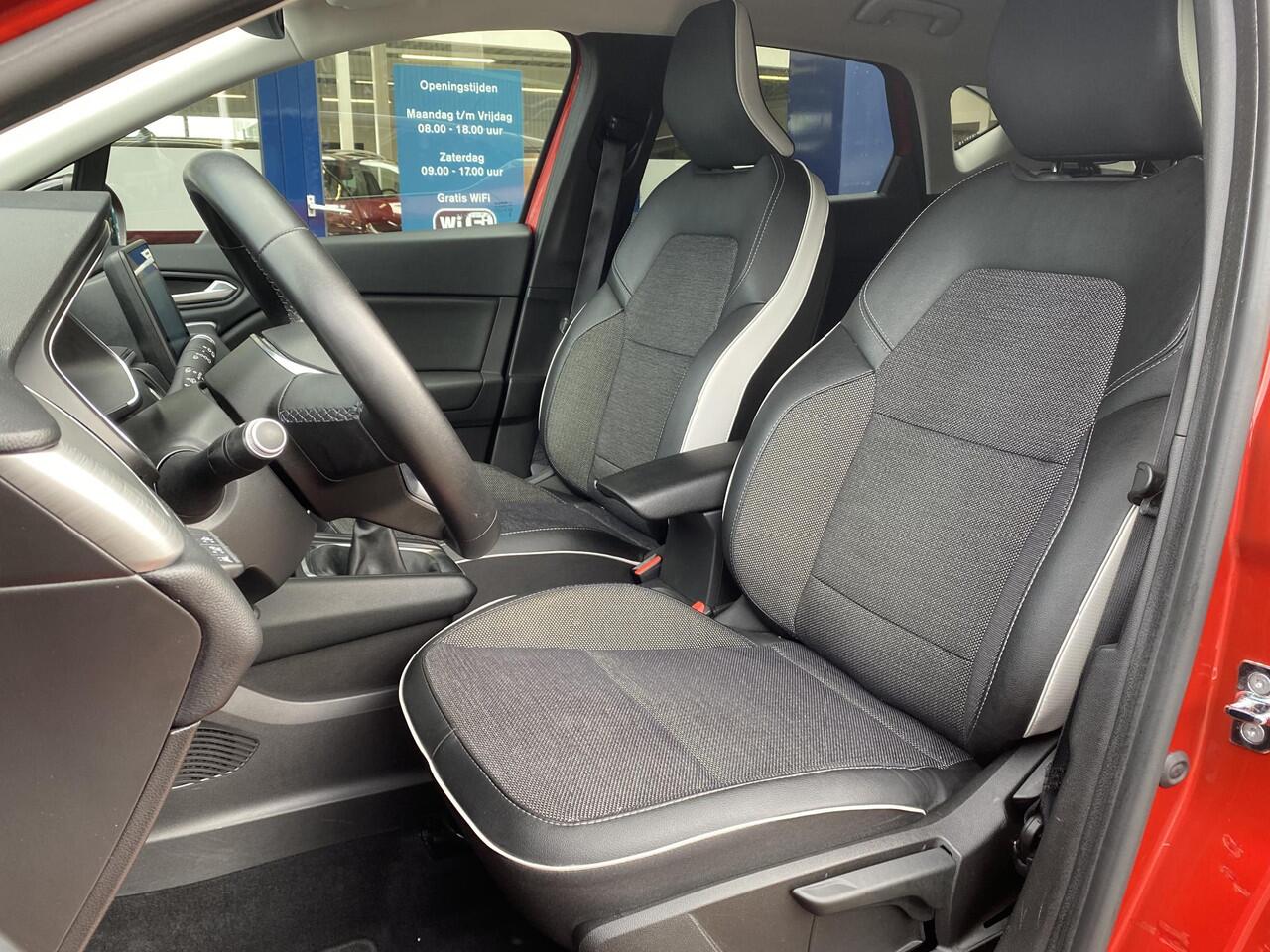 Renault CAPTUR 1.3 TCe 140 Intens / NL-Auto / 62.000 Km / Cruise-Control / Climate-Control / Apple-Carplay & Android-Auto / Keyless / LED / Armsteun-Voor / DAB Radio-Bluetooth / PDC-Achter / 17'' LMV / All-Season / ENZ.