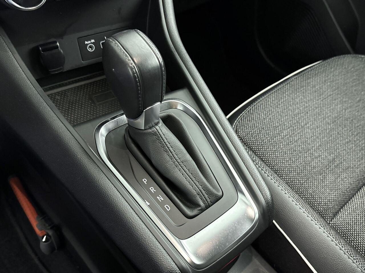 Renault CAPTUR 1.3 TCe 140Pk Intens Automaat | Navigatie | Cruise Control | Climate Control | Parkeersensoren met Camera | Keyless Entry & Start | Lichtmetalen Velgen | DAB Radio | Bluetooth |