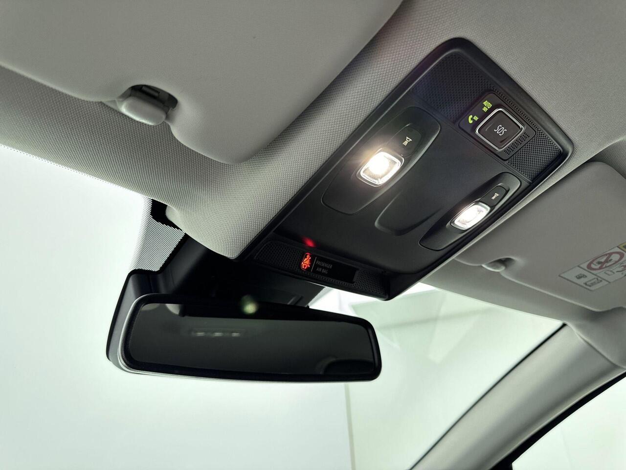 Renault CAPTUR 1.3 TCe 140Pk Intens Automaat | Navigatie | Cruise Control | Climate Control | Parkeersensoren met Camera | Keyless Entry & Start | Lichtmetalen Velgen | DAB Radio | Bluetooth |