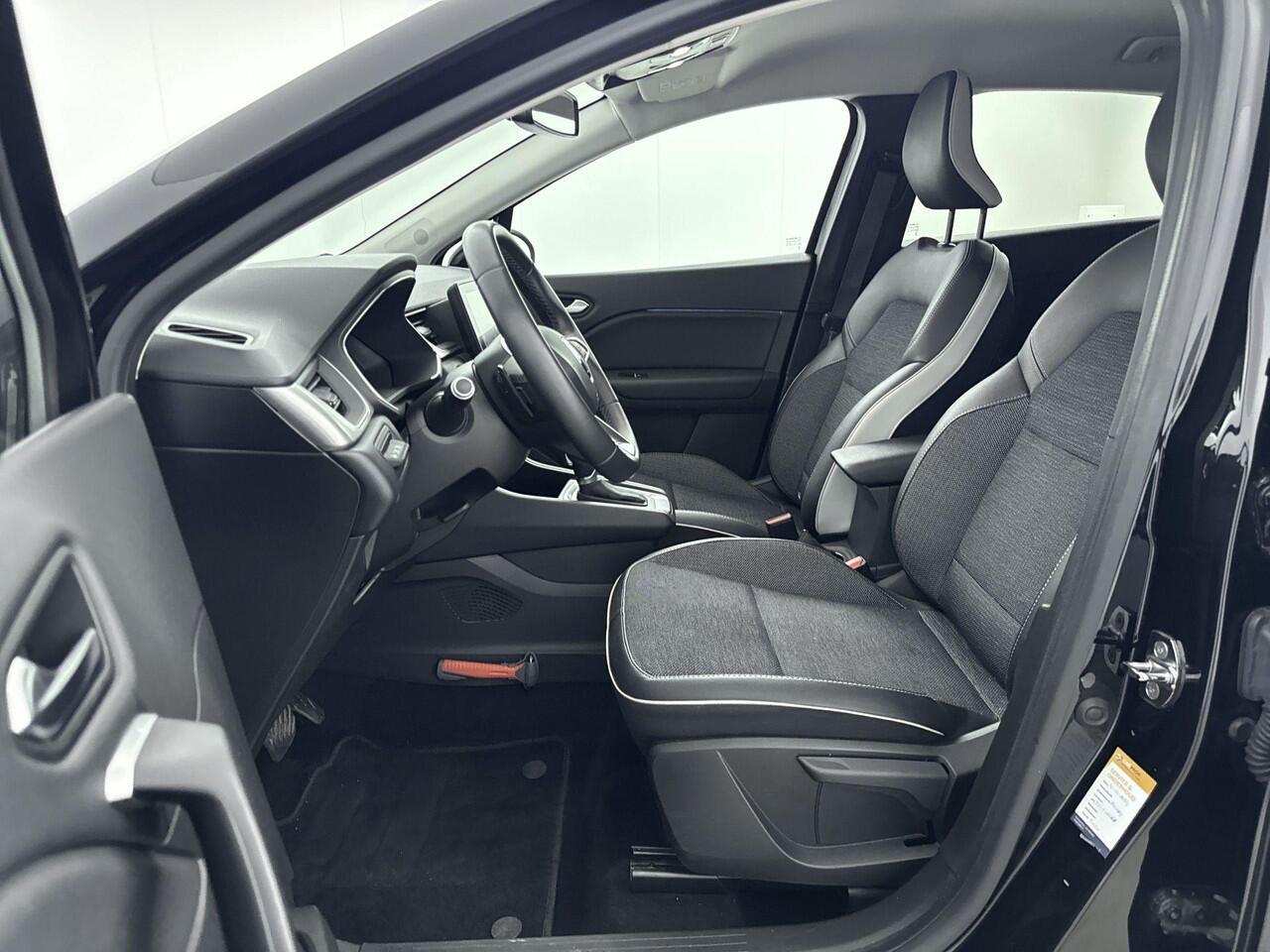 Renault CAPTUR 1.3 TCe 140Pk Intens Automaat | Navigatie | Cruise Control | Climate Control | Parkeersensoren met Camera | Keyless Entry & Start | Lichtmetalen Velgen | DAB Radio | Bluetooth |