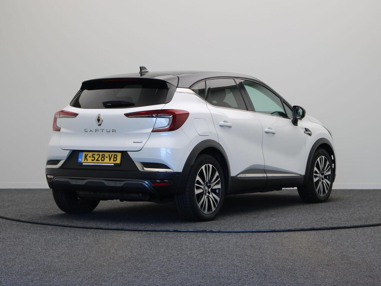 Renault CAPTUR E-Tech Plug-in Hybrid 160pk Initiale Paris | Lederen bekleding| Elektrische stoelverstelling| Stoel en stuurwielverwarming| Bose audio| Navigatie|