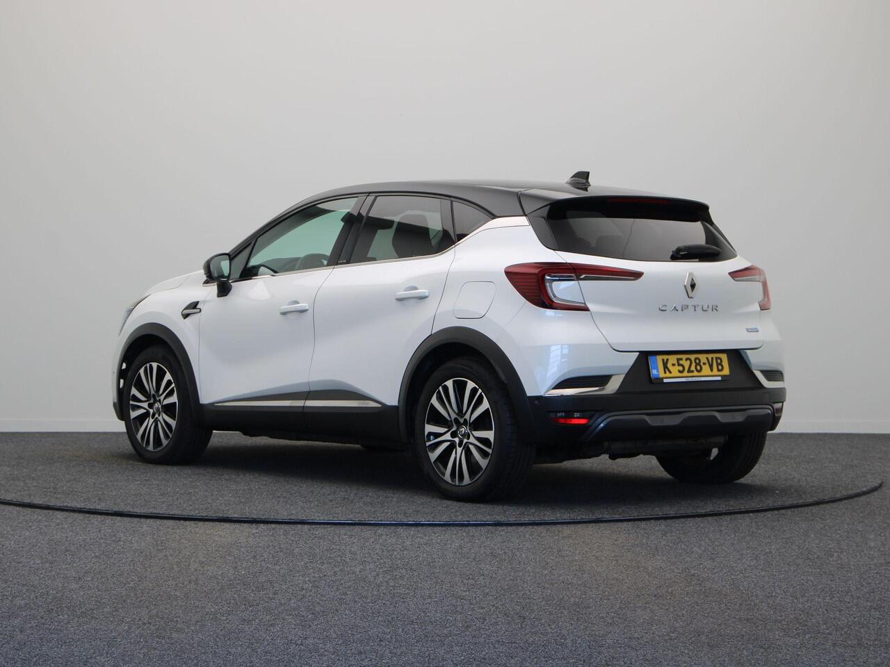 Renault CAPTUR E-Tech Plug-in Hybrid 160pk Initiale Paris | Lederen bekleding| Elektrische stoelverstelling| Stoel en stuurwielverwarming| Bose audio| Navigatie|